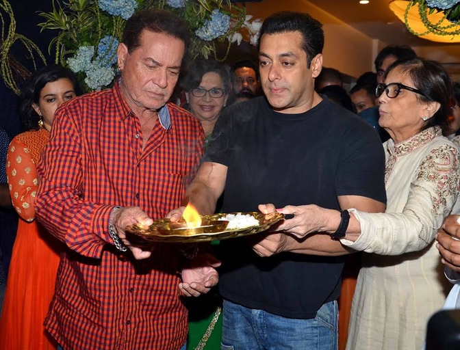 Salman Khan at Ganpati visarjan