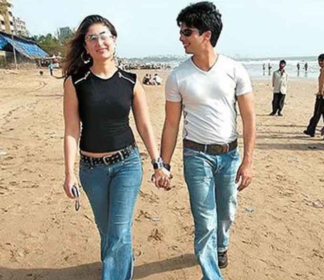Shahid Kapoor and Kareena Kapoor spending holidays on a beach