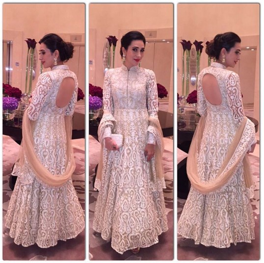 Karisma Kapoor looks gorgeous in this beautiful outfit.