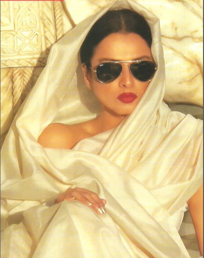 Stunning picture of Rekha that is too hard to miss!