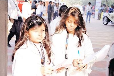 Suhana Khan with her girl gang.