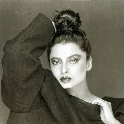 Stunning picture of Rekha that is too hard to miss!