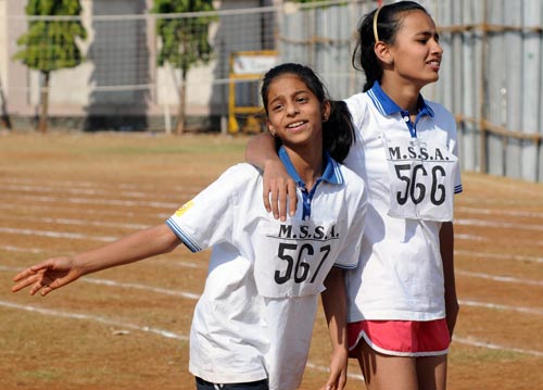 Suhana Khan with her girl gang.