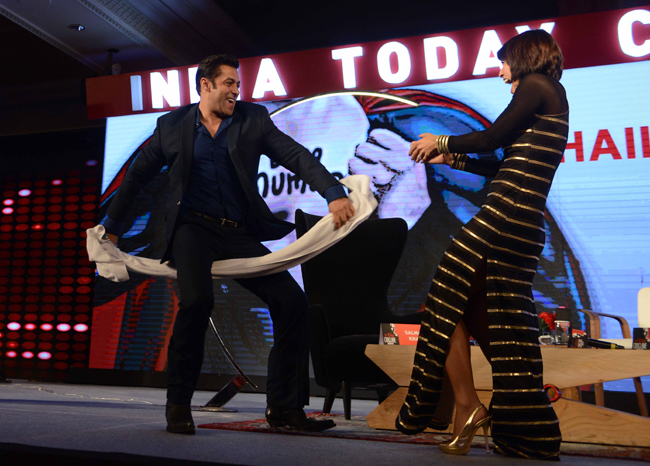 Salman Khan towel dance