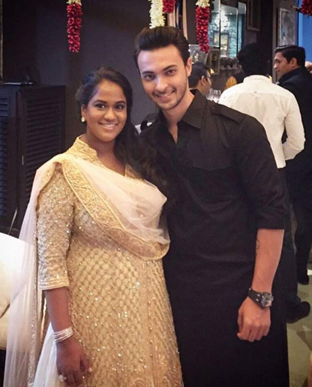 Arpita Khan flaunting her cute baby bump.