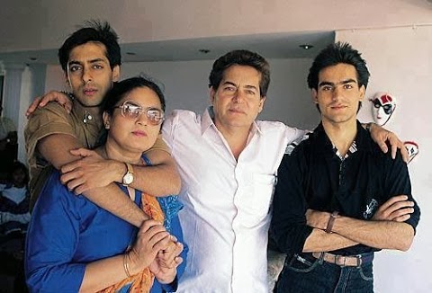 Salman Khan's rare picture with family