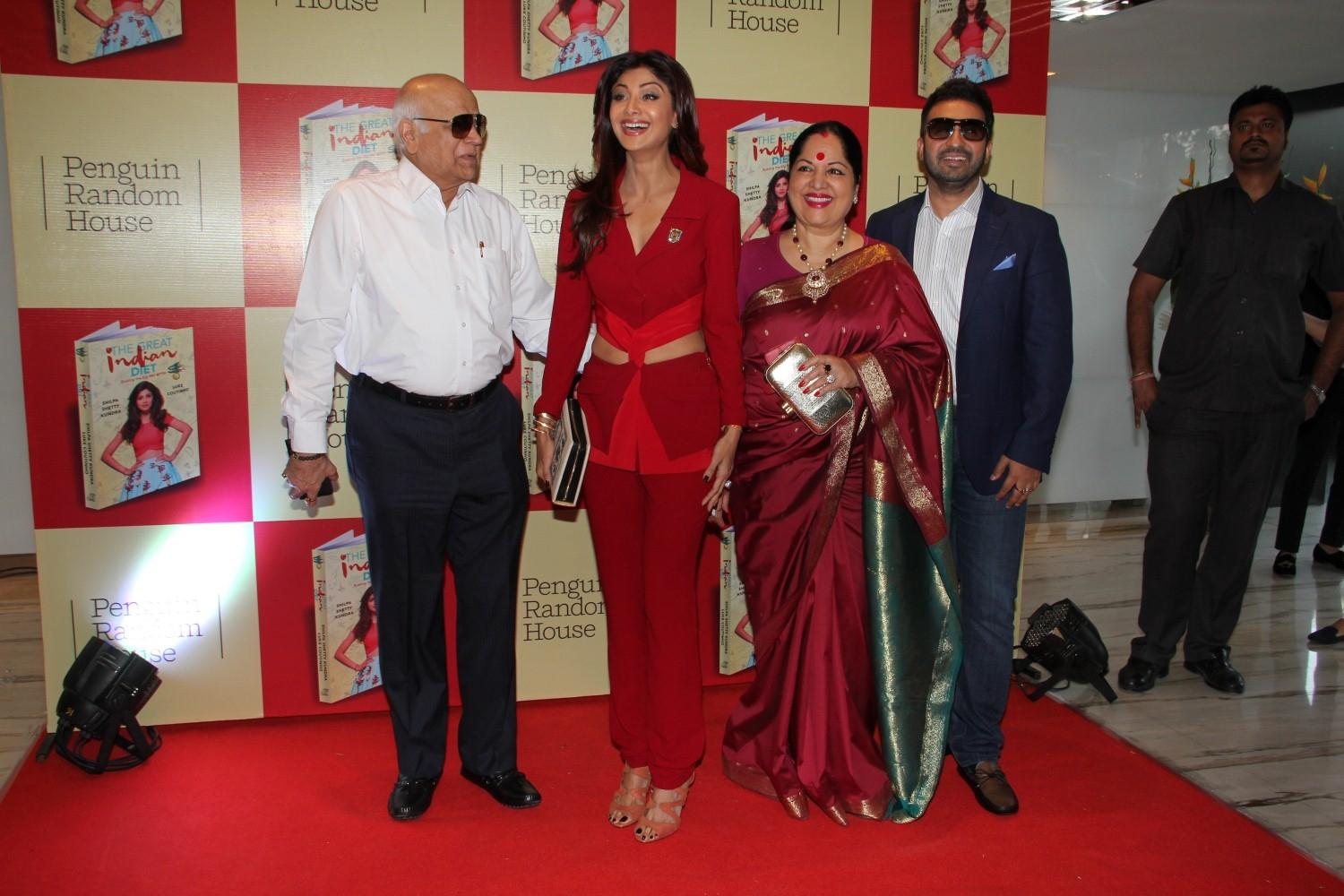 Shilpa Shetty along with her family