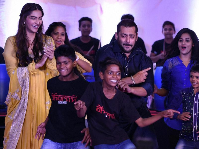 Salman Khan Sonam Kapoor Dharavi band