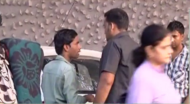 Salman Khan's fan slapped by Bodyguard