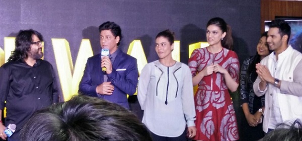 Pritam, SRK, Kajol, Varun Dhawan, Kriti Sanon, at Dilwale event