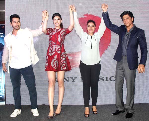 SRK, Kajol, Varun Dhawan, Kriti Sanon at Dilwale event