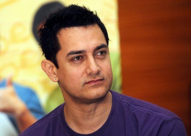 Aamir Khan purple tshirt
