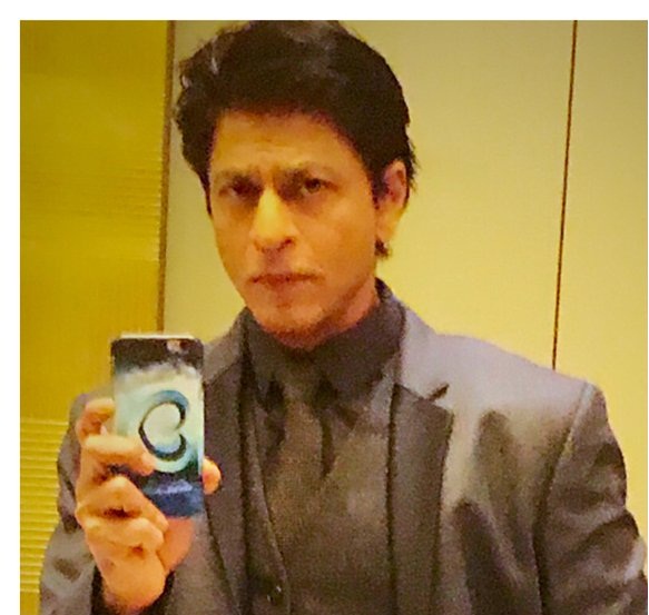 Shah Rukh Khan with 'Dilwale' cover