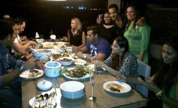 Iulia Vantur with Salman Khan and family at a family party