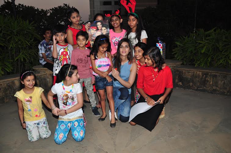Kriti Sanon celebrating Christmas with kids