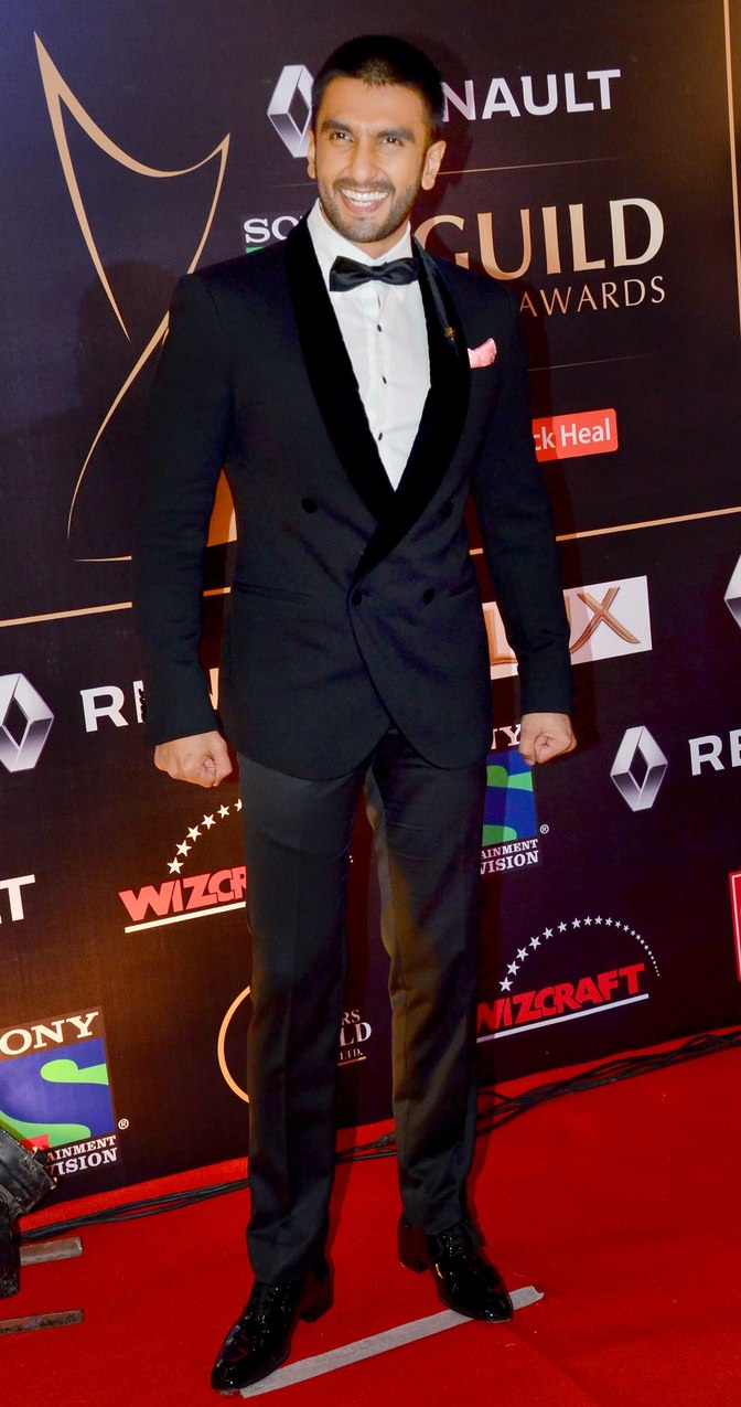 Ranveer Singh looking handsome in black at Guild Awards