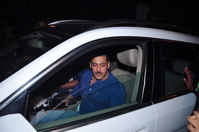 Salman Khan arriving at Anil Kapoor's birthday bash