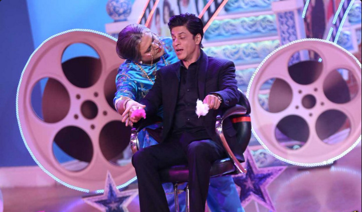 Dadi massages Shah Rukh Khan