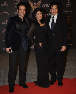 Jitendra with Ekta and Tusshar Kapoor at Stardust Awards 2015.