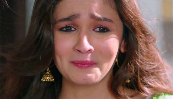 Alia Bhatt crying