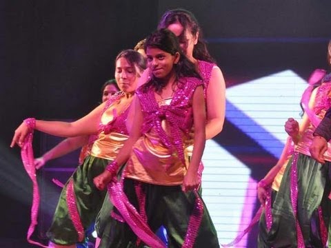 Suhana Khan dancing