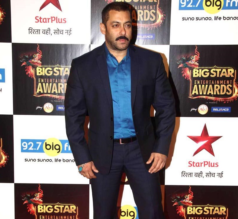 Salman Khan at Big Star Entertainment Awards 2015.