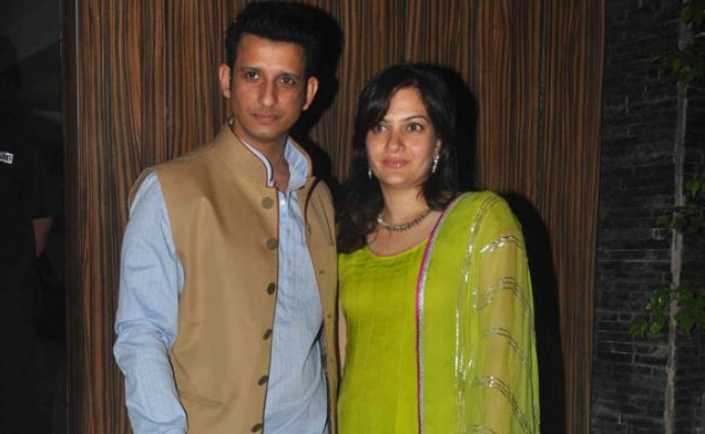 Sharman Joshi with wife