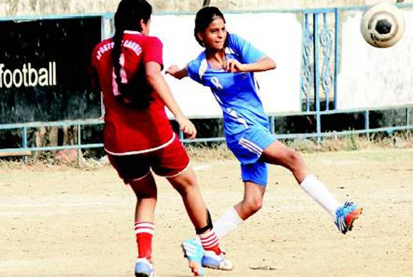 Suhana Khan playing football