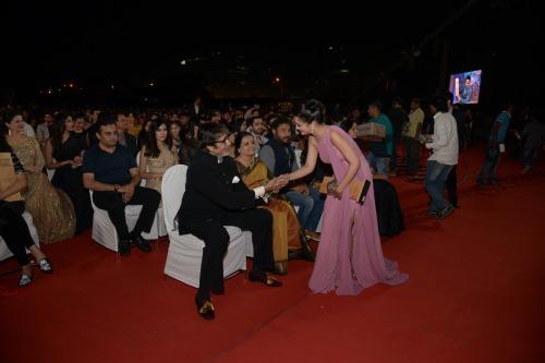 Amitabh Bachchan Akshara Haasan Big Star Entertainment Awards 2015.