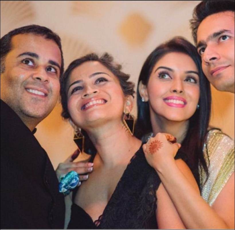 Chetan Bhagat, Asin Thottukamal, Rahul Sharma selfie