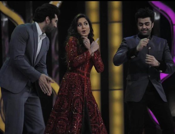 Aditya Roy Kapur , Katrina Kaif, Manish Paul perform at Umang 2016