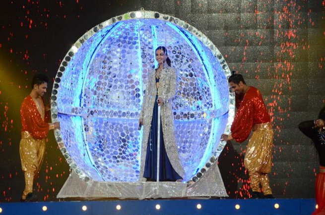 Deepika Padukone making an entry on stage.