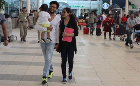 Riteish Deshmukh with Genelia and Rian at Mumbai airport