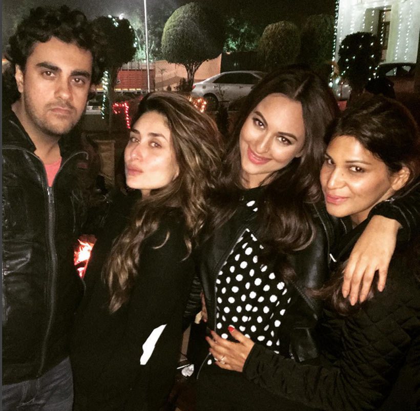 Kareena Kapoor & Sonakshi Sinha with friends at saifai