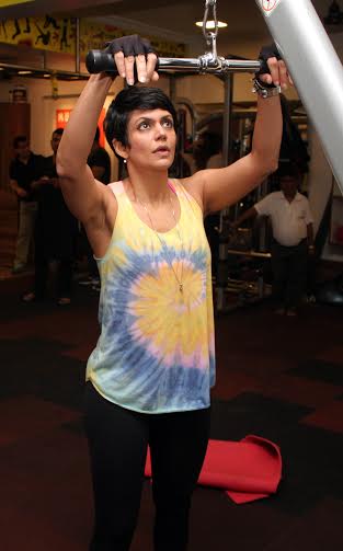 Mandira Bedi pullups