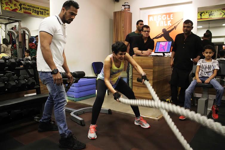 Mandira Bedi exercising with ropes