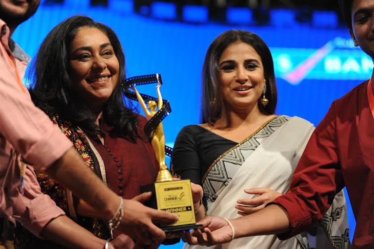 Meghna Gulzar in traditional and Vidya Balan in white saree at YES! i am the CHANGE Awards Ceremony 2015