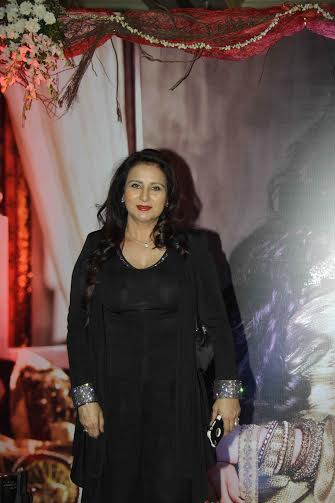 Poonam Dhillon in black at YRF awards