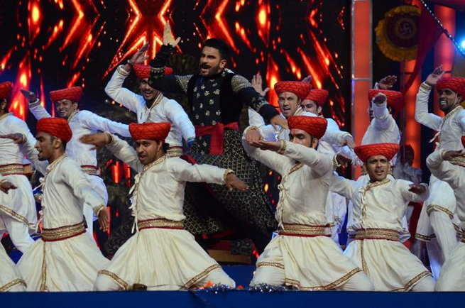 Ranveer Singh performance at Umang 2016