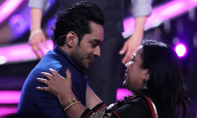 Rishabh with mother on Bigg Boss 9 finale
