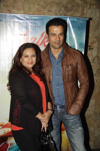 Rohit Roy with wife at Chalk n Duster screening
