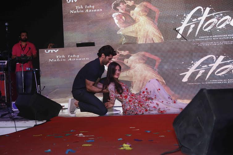 Katrina Kaif, Aditya Roy Kapur dancing at pro night