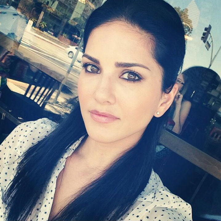 Sunny Leone selfie