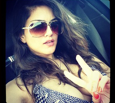 Sunny Leone selfie