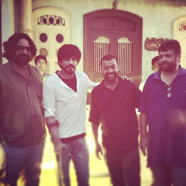Shah Rukh Khan on the sets of Raees with his fans