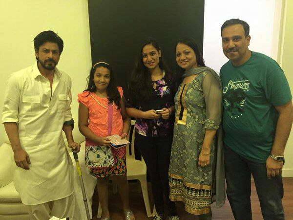 Shah Rukh Khan on the sets of Raees with his fans