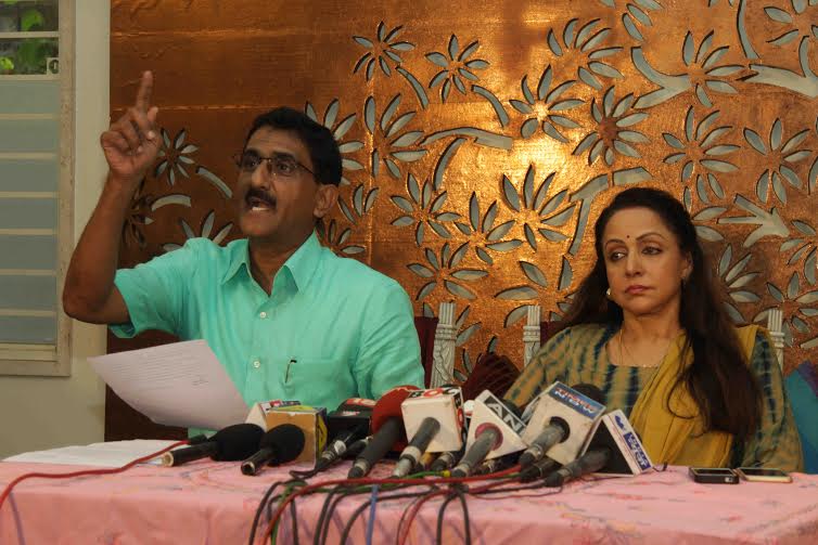 BJP leader Sunil Rane and Hema Malini interacting with the media at her press conference to clarify her stand on the controversy surrounding the land allotment by Government of Maharashtra