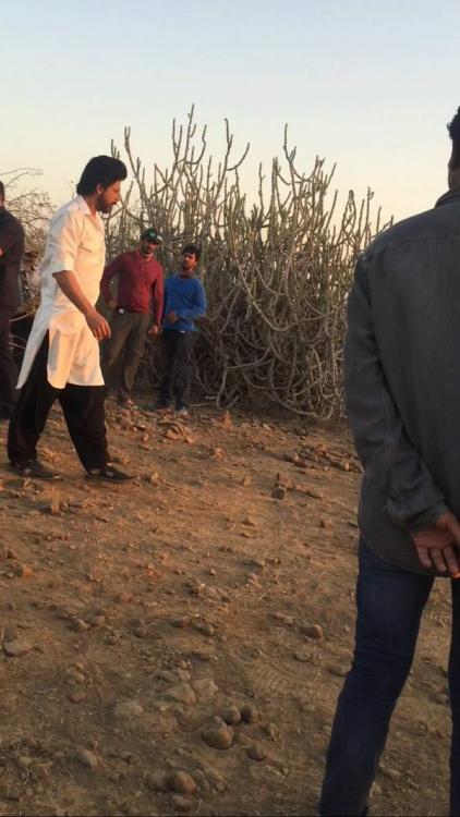 Shah Rukh Khan in a white kurta on the sets of Raees in Bhuj