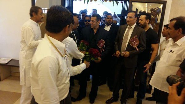 Salman Khan attends an award ceremony in College