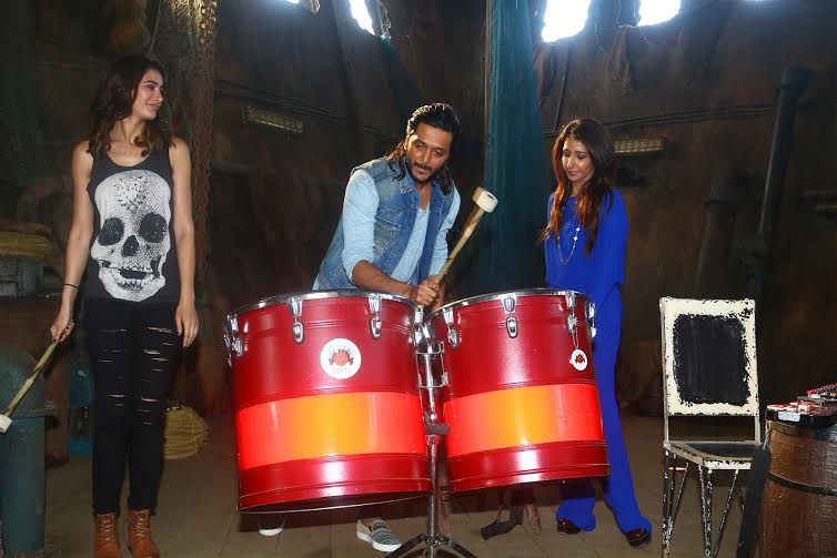 Riteish Deshmukh and Nargis Fakhri on the sets of 'Banjo'